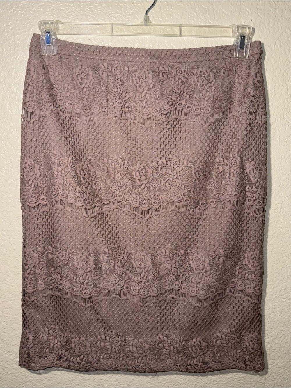 Eva Mendes New York & Company Lace Pencil Skirt Size 14 Mauve Crochet Feminine